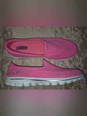 🔥Skechers Pink Goga Mat 11 US Women's Go Walk 2 Super Sock Slip-On Walking Shoe